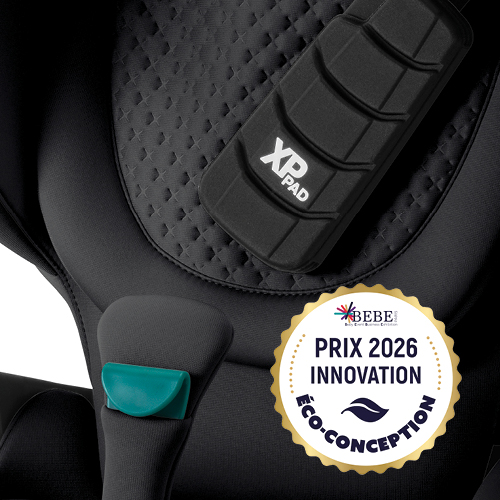 Detail autosedacka Britax R&ouml;mer KIDFIX PRO s vysokou operkou, logo Eco-Design Innovation 2026 a 3D hvezdickovy reli&eacute;f kolekce LUX.